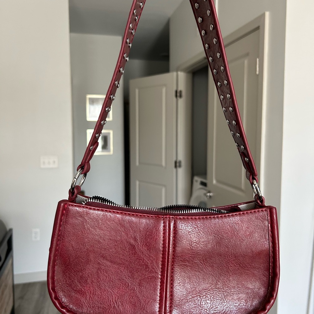 Elegant Burgundy Leather Shoulder Bag